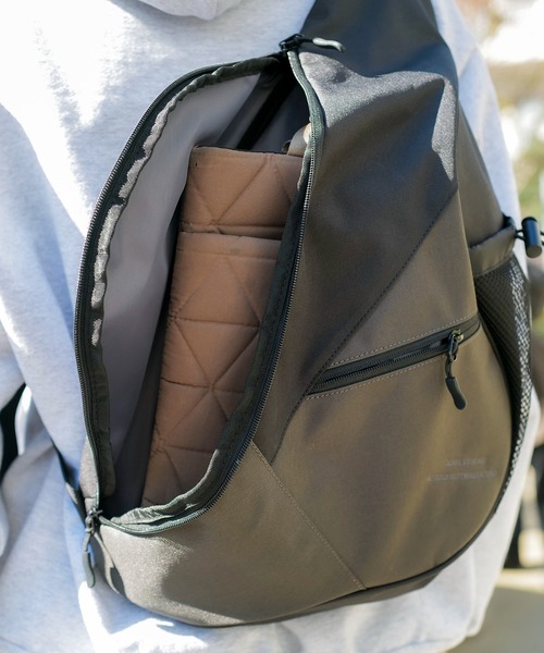 Blue Standard (ブルースタンダード)の「【BULE STANDARD/ブルースタンダード】撥水スリングバッグ(ボディバッグ/ウエストポーチ・メンズ・ブラック/グレー・FREE)」の22枚目の写真