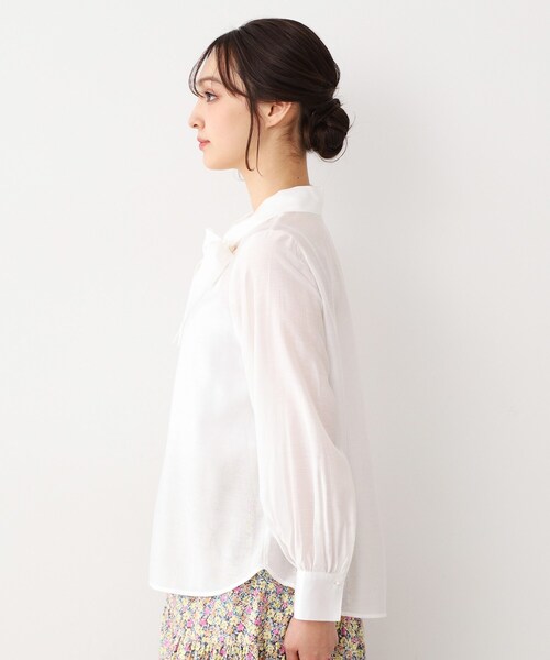 LAURA ASHLEY（ローラアシュレイ）の「【セレモニー可／洗える】ボウタイセミダルブラウス（シャツ/ブラウス・レディース・オフホワイト・38）」の7枚目の写真