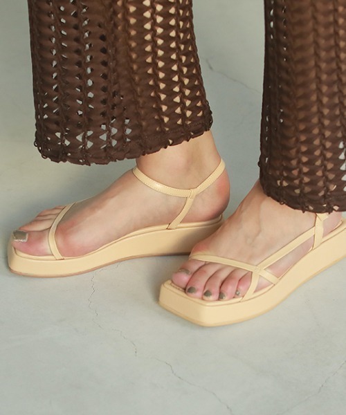 NOBLE LE VERNIS サンダル24.5センチ WEB限定追加2》LE VERNIS/ルベルニ Toe ring sandals（サンダル