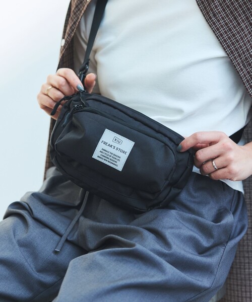 KiU(キウ)の「KiU×FREAK'S STORE/キウ×フリークスストア 別注300D BODY BAG SMALL 300D スモールボディーバッグ 撥水(ショルダーバッグ・メンズ・レオパード/ベージュ/ブラック・ONE SIZE)」の14枚目の写真