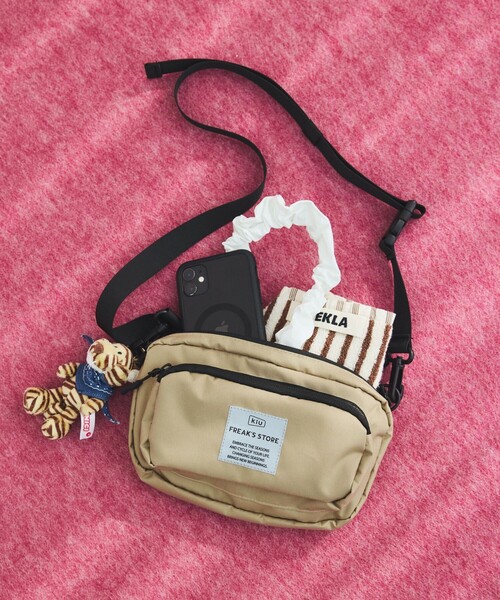 KiU(キウ)の「KiU×FREAK'S STORE/キウ×フリークスストア 別注300D BODY BAG SMALL 300D スモールボディーバッグ 撥水(ショルダーバッグ・メンズ・レオパード/ベージュ/ブラック・ONE SIZE)」の15枚目の写真