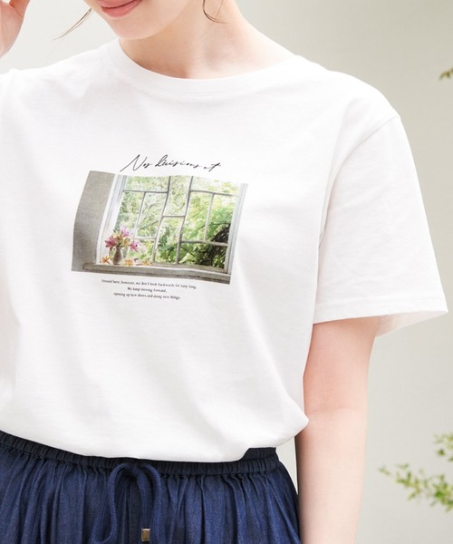 ikka(イッカ)の「【プチプラ1990円(税抜)】ロゴフォトプリントTシャツ【親子コーデ】(Tシャツ/カットソー・レディース・オフホワイト/チャコールグレー/オレンジ/ホワイト・M/L/S)」の2枚目の写真