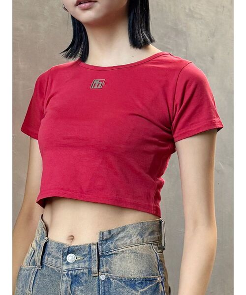 MURUA（ムルーア）の「メタルロゴクロップドTシャツ（Tシャツ/カットソー・レディース・ホワイト/その他1/イエロー/ブラック/レッド・FREE）」の5枚目の写真