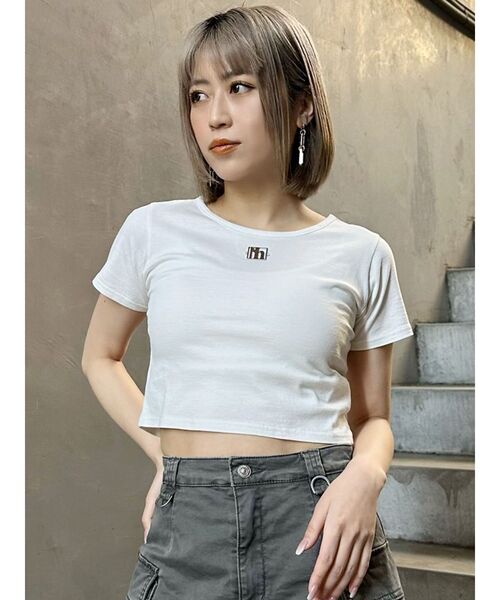 MURUA（ムルーア）の「メタルロゴクロップドTシャツ（Tシャツ/カットソー・レディース・ホワイト/その他1/イエロー/ブラック/レッド・FREE）」の6枚目の写真