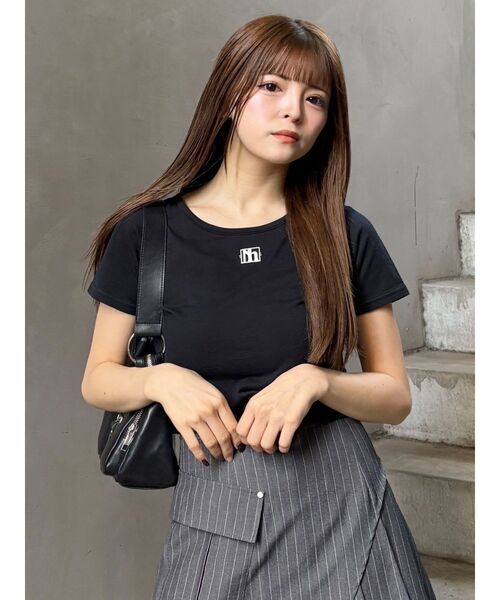 MURUA（ムルーア）の「メタルロゴクロップドTシャツ（Tシャツ/カットソー・レディース・ホワイト/その他1/イエロー/ブラック/レッド・FREE）」の7枚目の写真