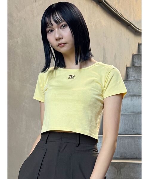 MURUA（ムルーア）の「メタルロゴクロップドTシャツ（Tシャツ/カットソー・レディース・ホワイト/その他1/イエロー/ブラック/レッド・FREE）」の9枚目の写真