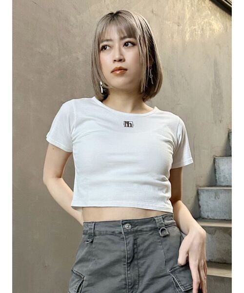 MURUA（ムルーア）の「メタルロゴクロップドTシャツ（Tシャツ/カットソー・レディース・ホワイト/その他1/イエロー/ブラック/レッド・FREE）」の16枚目の写真