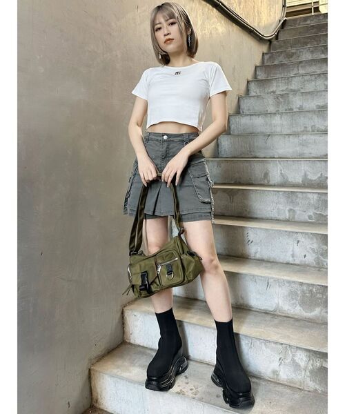 MURUA（ムルーア）の「メタルロゴクロップドTシャツ（Tシャツ/カットソー・レディース・ホワイト/その他1/イエロー/ブラック/レッド・FREE）」の18枚目の写真