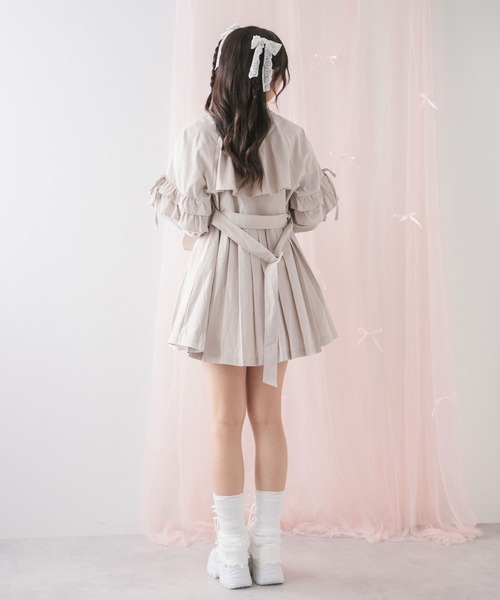 DearMyLoveRose(ディアマイラブローズ)の「バックプリーツショートトレンチコート(トレンチコート・レディース・ブラック/グレイッシュベージュ・3L/LL/LARGE/MEDIUM/SMALL)」の14枚目の写真
