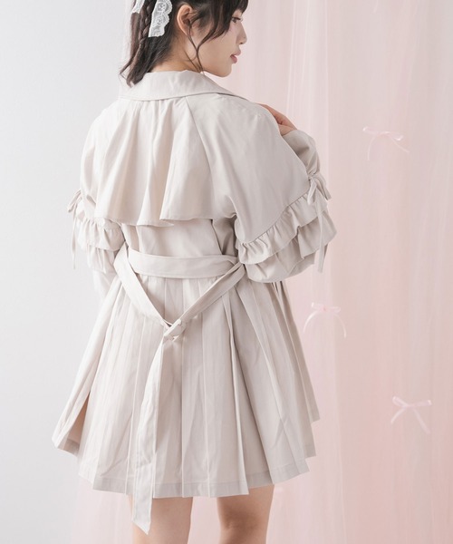 DearMyLoveRose(ディアマイラブローズ)の「バックプリーツショートトレンチコート(トレンチコート・レディース・ブラック/グレイッシュベージュ・3L/LL/LARGE/MEDIUM/SMALL)」の11枚目の写真