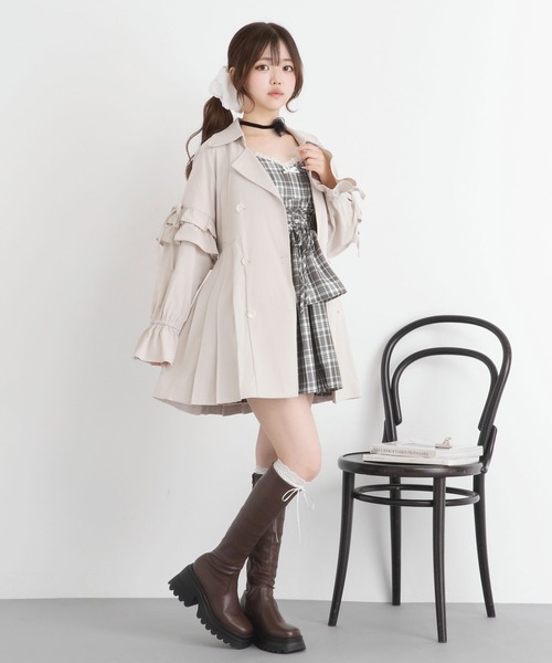 DearMyLoveRose(ディアマイラブローズ)の「バックプリーツショートトレンチコート(トレンチコート・レディース・ブラック/グレイッシュベージュ・3L/LL/LARGE/MEDIUM/SMALL)」の8枚目の写真
