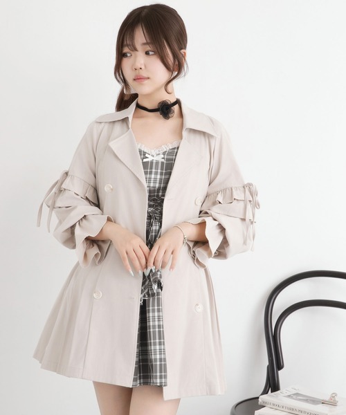 DearMyLoveRose(ディアマイラブローズ)の「バックプリーツショートトレンチコート(トレンチコート・レディース・ブラック/グレイッシュベージュ・3L/LL/LARGE/MEDIUM/SMALL)」の5枚目の写真