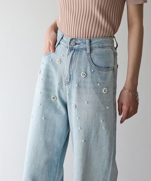 BLUEEAST(ブルーイースト)の「パールフラワーデニムパンツ(デニムパンツ・レディース・ブルー・LARGE/MEDIUM/SMALL)」の1枚目の写真