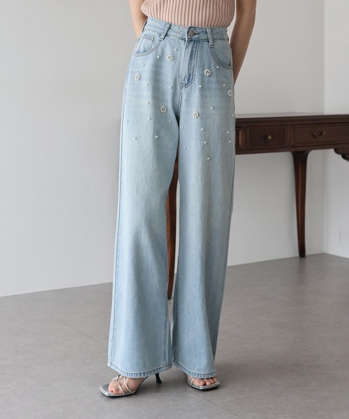 BLUEEAST(ブルーイースト)の「パールフラワーデニムパンツ(デニムパンツ・レディース・ブルー・LARGE/MEDIUM/SMALL)」の2枚目の写真