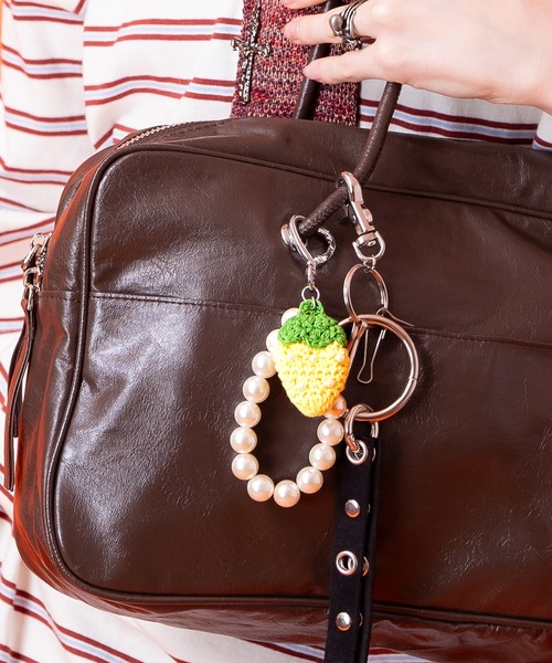 an meets zakka ストロベリー手編みニットチャームパールストラップ