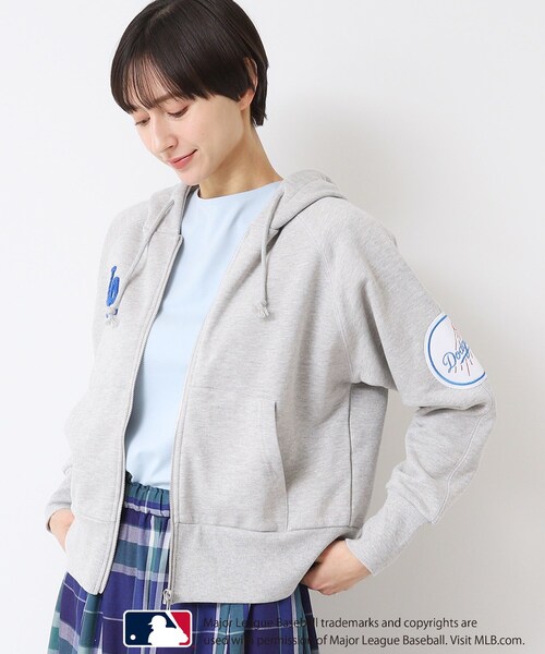 Dessin（デッサン）の「【ユニセックス】MLB/ロゴ入り吊り裏毛パーカ（パーカー・レディース・ダークブラウン/グレー/ネイビー・02/04）」の4枚目の写真