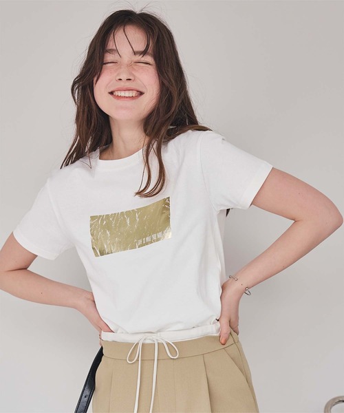 titivate(ティティベイト)の「箔プリントコンパクトTシャツ(Tシャツ/カットソー・レディース・ブラック系その他/ホワイト系その他2/ホワイト系その他3/ホワイト系その他・FREE)」の2枚目の写真