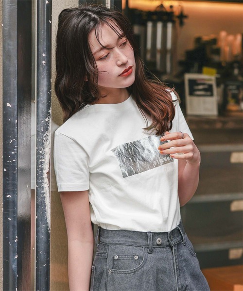 titivate(ティティベイト)の「箔プリントコンパクトTシャツ(Tシャツ/カットソー・レディース・ブラック系その他/ホワイト系その他2/ホワイト系その他3/ホワイト系その他・FREE)」の19枚目の写真