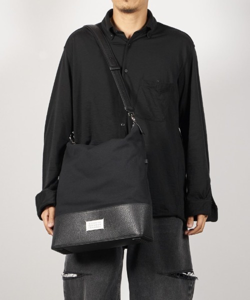 Maison Margiela(メゾンマルジェラ)の「Maison Margiela 5AC HOBO MEDIUM(ショルダーバッグ・メンズ・ブラック・FREE)」の4枚目の写真