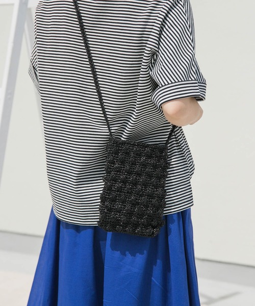 URBAN RESEARCH DOORS（アーバンリサーチドアーズ）の「メタリックヤーンショルダーバッグ（ショルダーバッグ・レディース・ブロンズ/ブラック・ONE）」の3枚目の写真