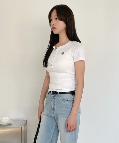 muahmuah(ムーアムーア)の「A'GEM/9 × .kom 『muah muah/ムーアムーア』Semi-open logo short sleeve t-shirt /ハーフオープンロゴ Tシャツ(Tシャツ/カットソー・レディース・ブラック/ホワイト/グレー・FREE)」の6枚目の写真