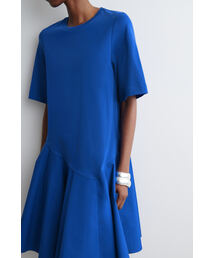 COS（コス）の「アシンメトリックミニTシャツワンピース（シャツワンピース）」