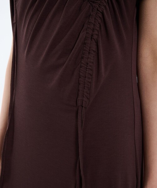PUBLIC TOKYO(パブリックトウキョウ)の「ギャザードレープカットソーワンピ(ワンピース・レディース・ブラック/ワイン・1/2)」の14枚目の写真