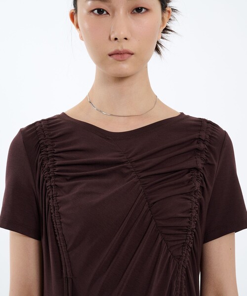 PUBLIC TOKYO(パブリックトウキョウ)の「ギャザードレープカットソーワンピ(ワンピース・レディース・ブラック/ワイン・1/2)」の16枚目の写真