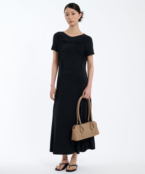 PUBLIC TOKYO(パブリックトウキョウ)の「ギャザードレープカットソーワンピ(ワンピース・レディース・ブラック/ワイン・1/2)」の2枚目の写真