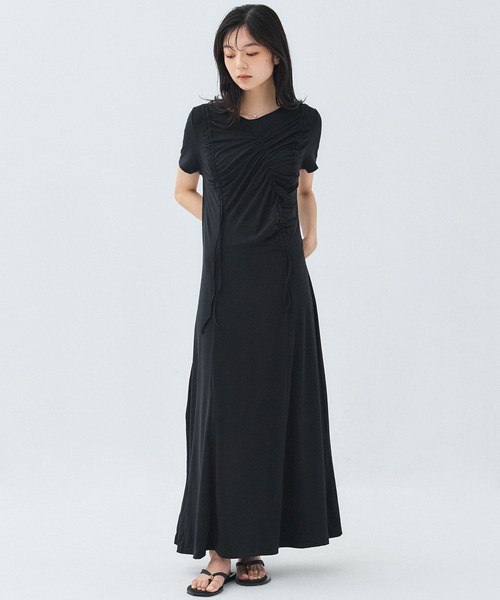 PUBLIC TOKYO(パブリックトウキョウ)の「【接触冷感】ギャザードレープカットソーワンピ/低身長向け/26SS/春服/夏服/シャーリング/ギャザー/ドレープ/アシンメトリー/スタイルアップ/ストレッチ/接触冷感(ワンピース・レディース・ブラック/ワイン・1/2)」の6枚目の写真