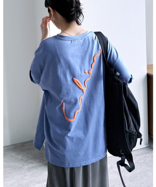 reca(レカ)の「ゆるロゴプリント&刺繍BIGTシャツ(Tシャツ/カットソー・レディース・オフホワイト/ブラック/カーキ/ブルー系その他/バーガンディー/ブルー系その他2/ピンク系その他・FREE)」の5枚目の写真