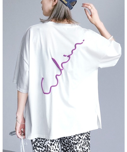 reca(レカ)の「ゆるロゴプリント&刺繍BIGTシャツ(Tシャツ/カットソー・レディース・オフホワイト/ブラック/カーキ/ブルー系その他/バーガンディー/ブルー系その他2/ピンク系その他・FREE)」の2枚目の写真