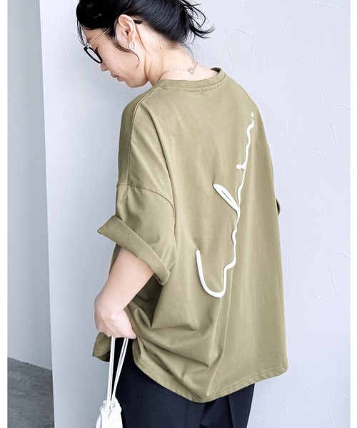 reca(レカ)の「ゆるロゴプリント&刺繍BIGTシャツ(Tシャツ/カットソー・レディース・オフホワイト/ブラック/カーキ/ブルー系その他/バーガンディー/ブルー系その他2/ピンク系その他・FREE)」の4枚目の写真