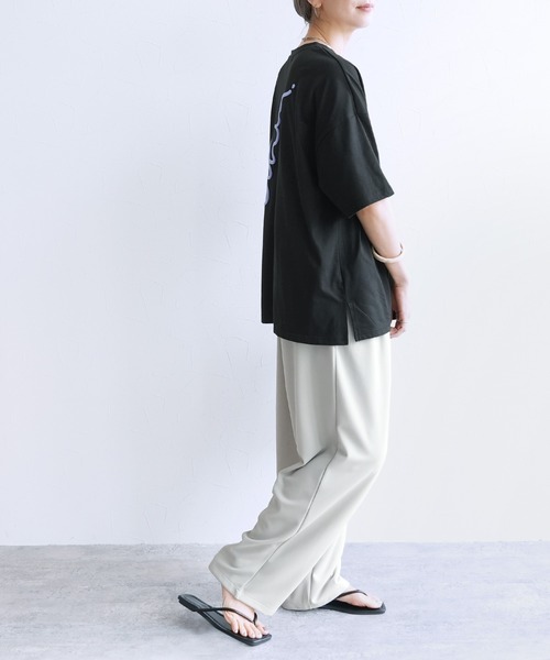 reca(レカ)の「ゆるロゴプリント&刺繍BIGTシャツ(Tシャツ/カットソー・レディース・オフホワイト/ブラック/カーキ/ブルー系その他/バーガンディー/ブルー系その他2/ピンク系その他・FREE)」の11枚目の写真