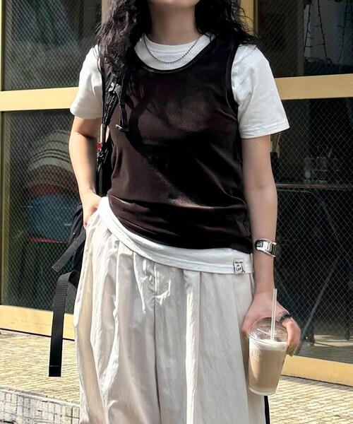 fredy emue(フレディエミュ)の「ベロアタンクトップ(タンクトップ・レディース・クリーム/ブラック/ブラウン/ピンク・38)」の15枚目の写真