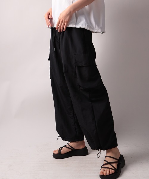 NANAHACHI(ナナハチ)の「シャカシャカ カーゴワイドパンツ(カーゴパンツ・レディース・カーキ/ブラック/チャコールグレー・FREE)」の2枚目の写真
