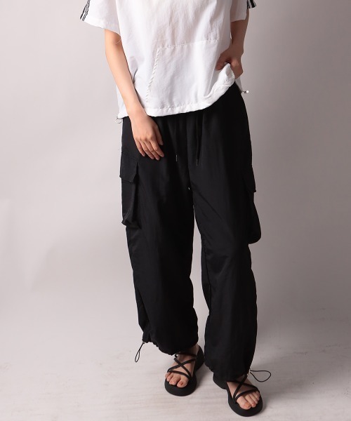NANAHACHI(ナナハチ)の「シャカシャカ カーゴワイドパンツ(カーゴパンツ・レディース・カーキ/ブラック/チャコールグレー・FREE)」の15枚目の写真