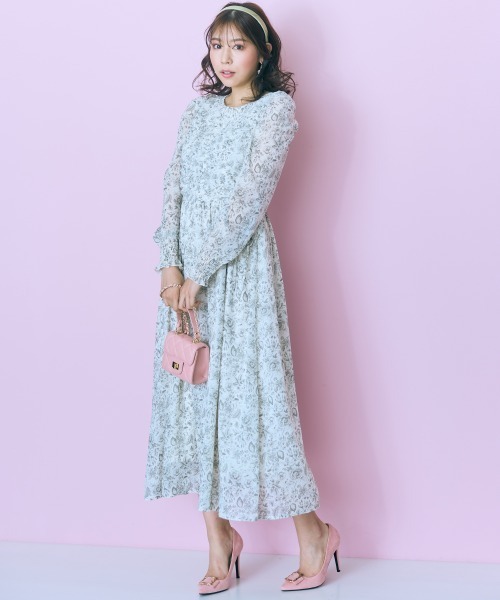 marun（マルン）の「＜大きいサイズ＞シャーリングデザインワンピース　marun（ワンピース・レディース・カーキ系/ベージュ系・4L/3L/LL/L/5L）」の2枚目の写真