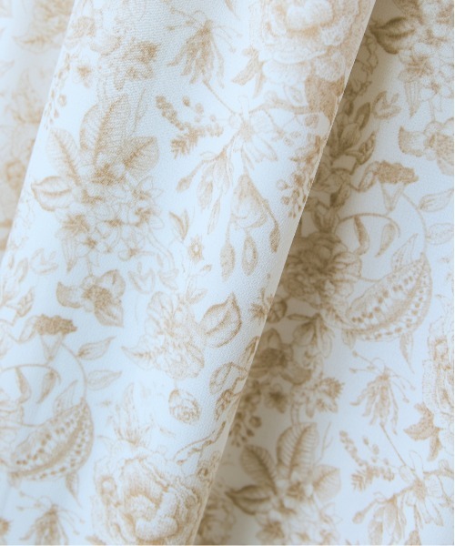 marun（マルン）の「＜大きいサイズ＞シャーリングデザインワンピース　marun（ワンピース・レディース・カーキ系/ベージュ系・4L/3L/LL/L/5L）」の10枚目の写真