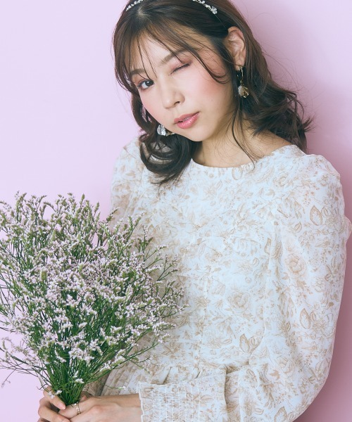 marun（マルン）の「＜大きいサイズ＞シャーリングデザインワンピース　marun（ワンピース・レディース・カーキ系/ベージュ系・4L/3L/LL/L/5L）」の20枚目の写真