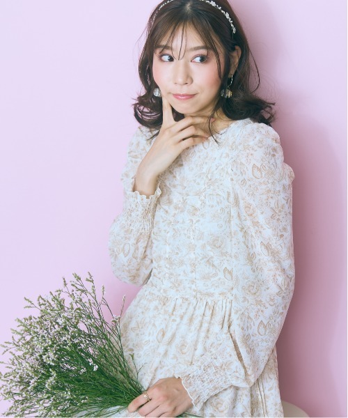 marun（マルン）の「＜大きいサイズ＞シャーリングデザインワンピース　marun（ワンピース・レディース・カーキ系/ベージュ系・4L/3L/LL/L/5L）」の21枚目の写真