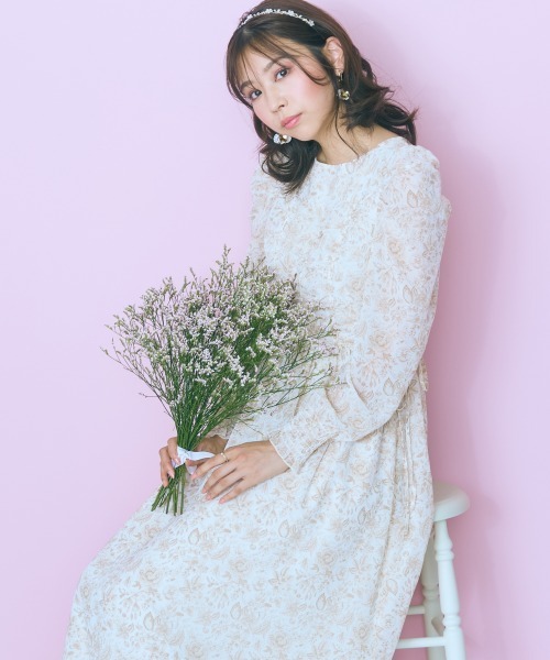 marun（マルン）の「＜大きいサイズ＞シャーリングデザインワンピース　marun（ワンピース・レディース・カーキ系/ベージュ系・4L/3L/LL/L/5L）」の22枚目の写真