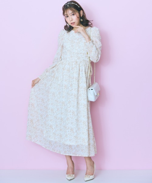 marun（マルン）の「＜大きいサイズ＞シャーリングデザインワンピース　marun（ワンピース・レディース・カーキ系/ベージュ系・4L/3L/LL/L/5L）」の3枚目の写真