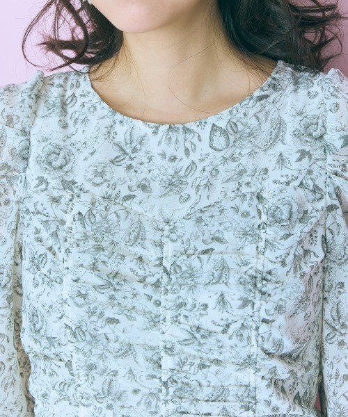 marun（マルン）の「＜大きいサイズ＞シャーリングデザインワンピース　marun（ワンピース・レディース・カーキ系/ベージュ系・4L/3L/LL/L/5L）」の11枚目の写真