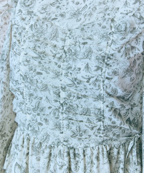 marun（マルン）の「＜大きいサイズ＞シャーリングデザインワンピース　marun（ワンピース・レディース・カーキ系/ベージュ系・4L/3L/LL/L/5L）」の14枚目の写真