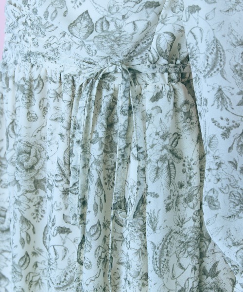 marun（マルン）の「＜大きいサイズ＞シャーリングデザインワンピース　marun（ワンピース・レディース・カーキ系/ベージュ系・4L/3L/LL/L/5L）」の15枚目の写真