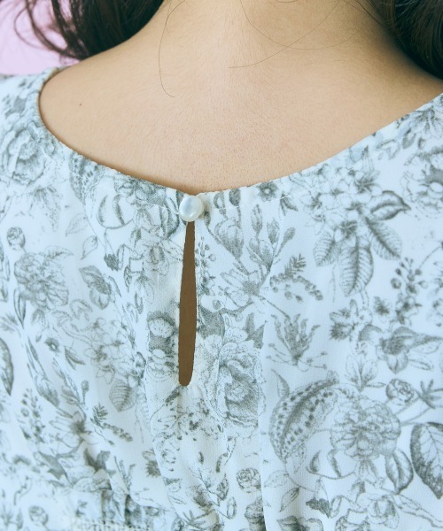 marun（マルン）の「＜大きいサイズ＞シャーリングデザインワンピース　marun（ワンピース・レディース・カーキ系/ベージュ系・4L/3L/LL/L/5L）」の16枚目の写真