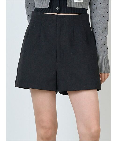 MURUA(ムルーア)の「ウールライクタックショートパンツ(その他パンツ・レディース・グレー/ブラック/ブラウン・1/2)」の2枚目の写真