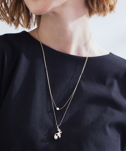 grove(グローブ)の「フラワーモチーフパール調ネックレス(ネックレス・レディース・シルバー/ピンクゴールド/ゴールド・00)」の7枚目の写真