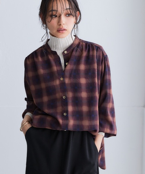 SMILE LAND（スマイルランド）の「＜大きいサイズ＞ シアーバンドカラーゆるシャツ（吸汗速乾・防しわ）（シャツ/ブラウス・レディース・グリーン/ピンク/ブラウン系/ベージュ系・5L～6L/3L～4L/L～LL）」の9枚目の写真